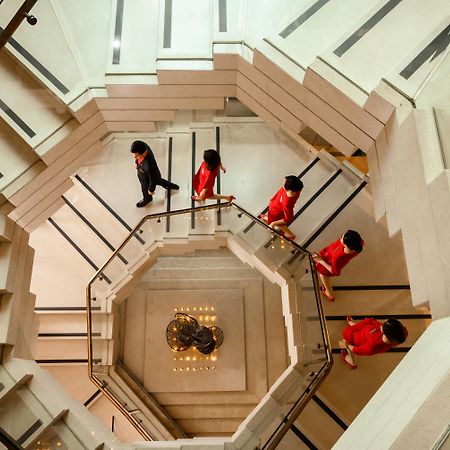 Siam Kempinski Hotel Bangkok Kültér fotó The staircase of the hotel