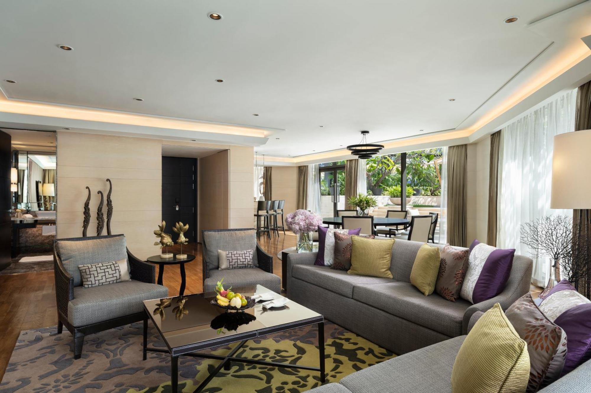 Siam Kempinski Hotel Bangkok Kültér fotó The living room of a suite at The Park, Hyderabad
